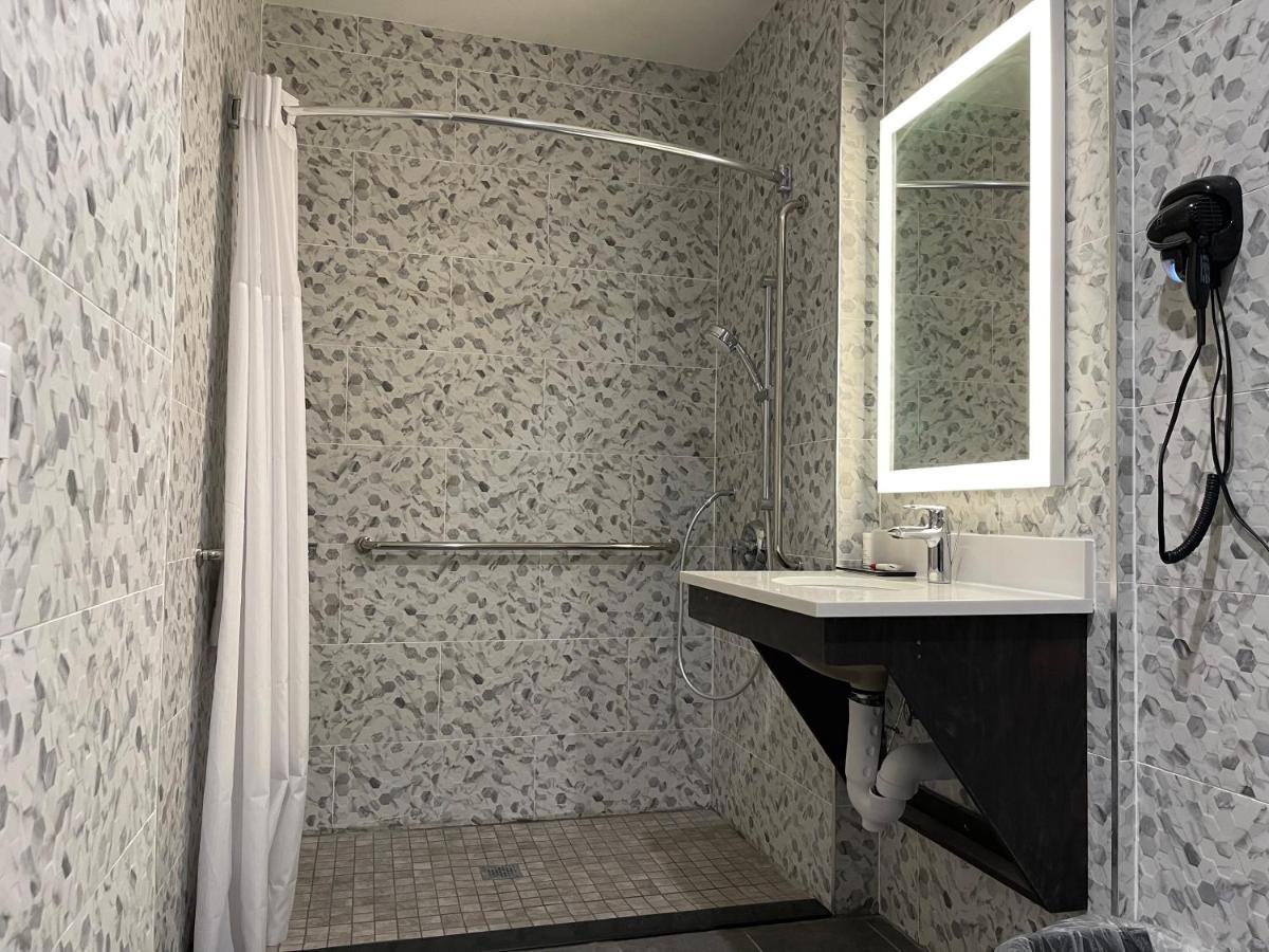 Super 8 By Wyndham Bronx Near Botanical Garden 호텔 뉴욕 외부 사진