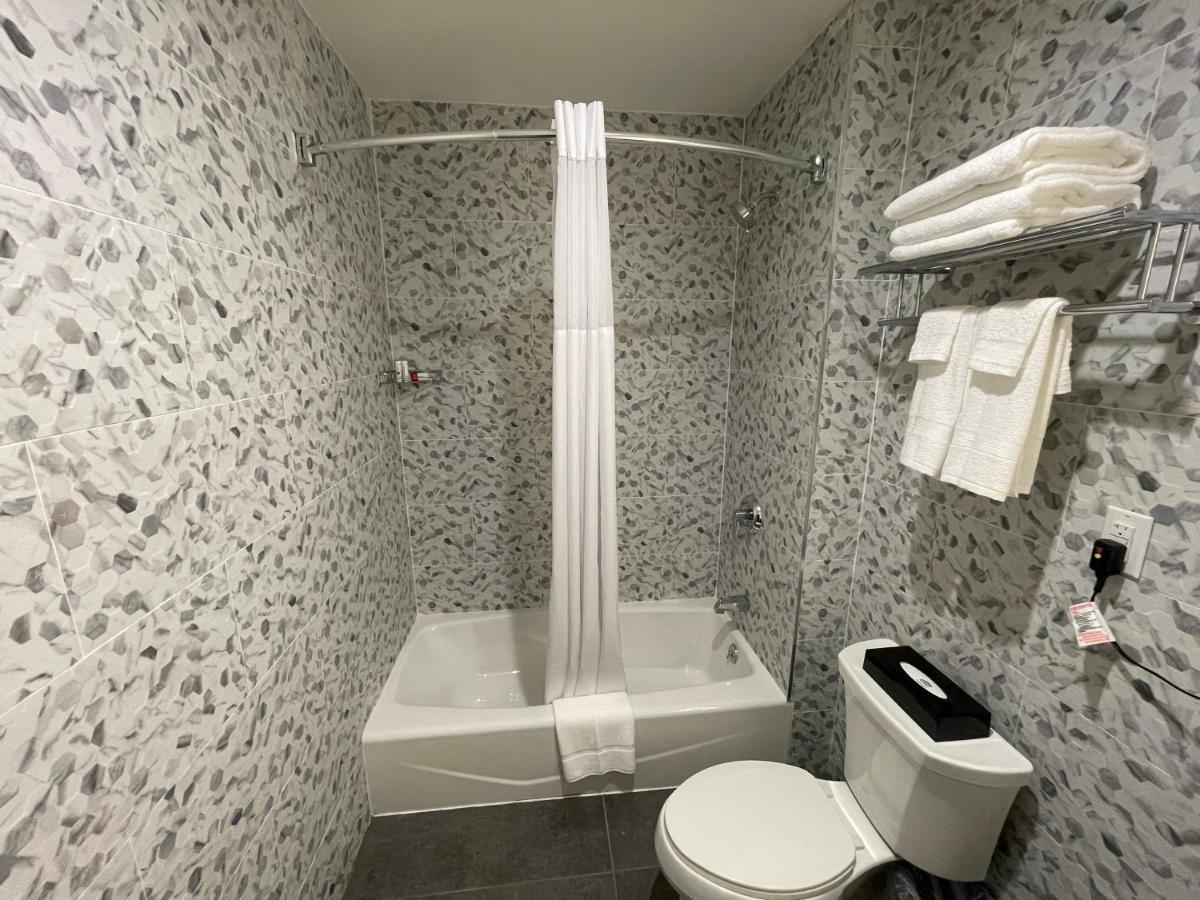 Super 8 By Wyndham Bronx Near Botanical Garden 호텔 뉴욕 외부 사진